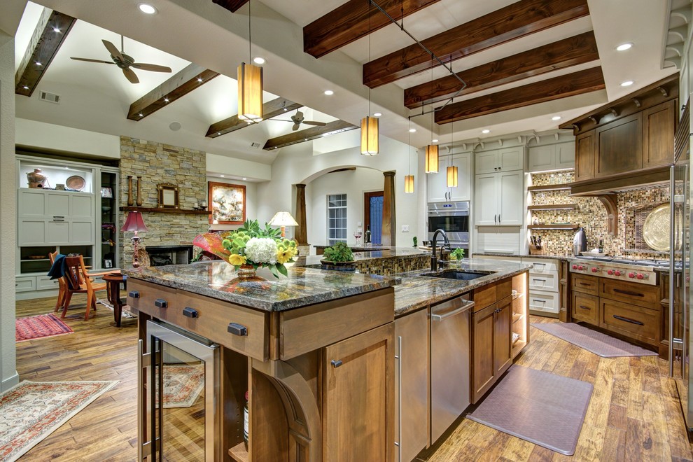 Kitchen - kitchen idea in Austin