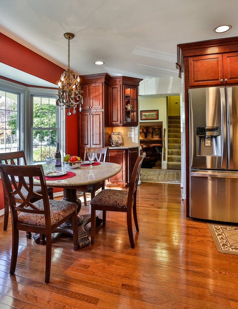Kitchen - transitional kitchen idea in DC Metro