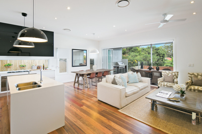 This is an example of a contemporary kitchen in Brisbane.