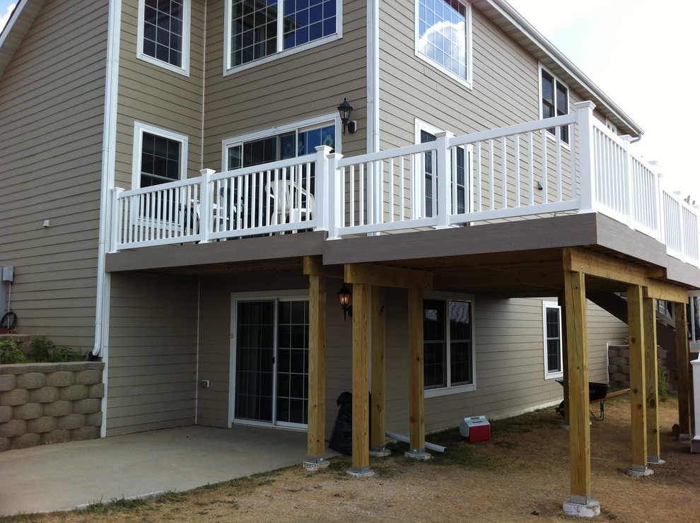 Inspiration for a timeless deck remodel in Milwaukee
