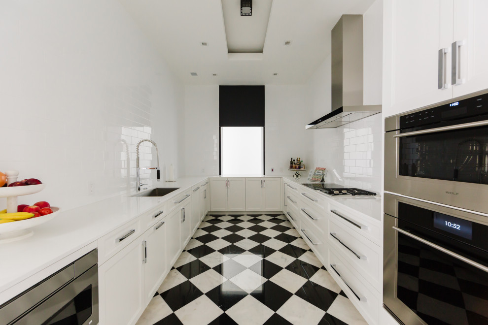 Inspiration for a transitional kitchen remodel in Tampa