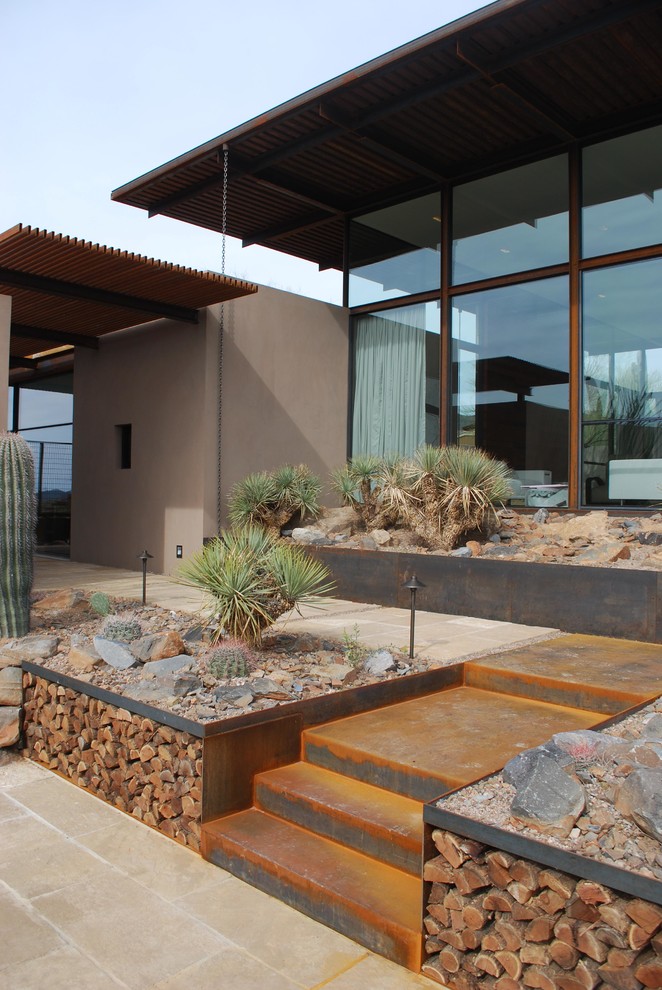 This is an example of a contemporary landscaping in Phoenix.