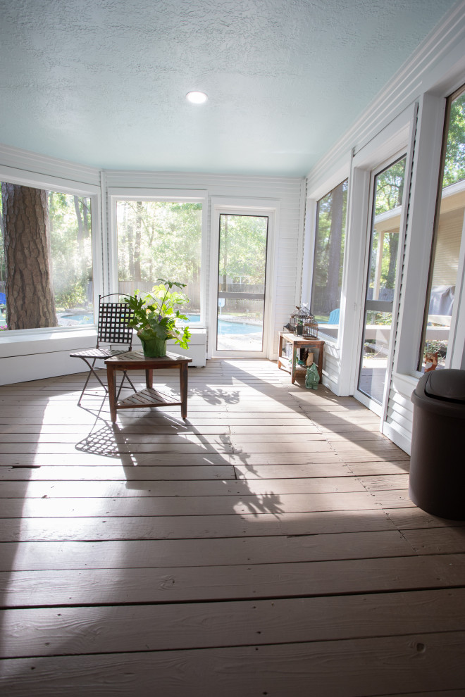 Screened porch at Falling Star Modern Porch Houston by Premium