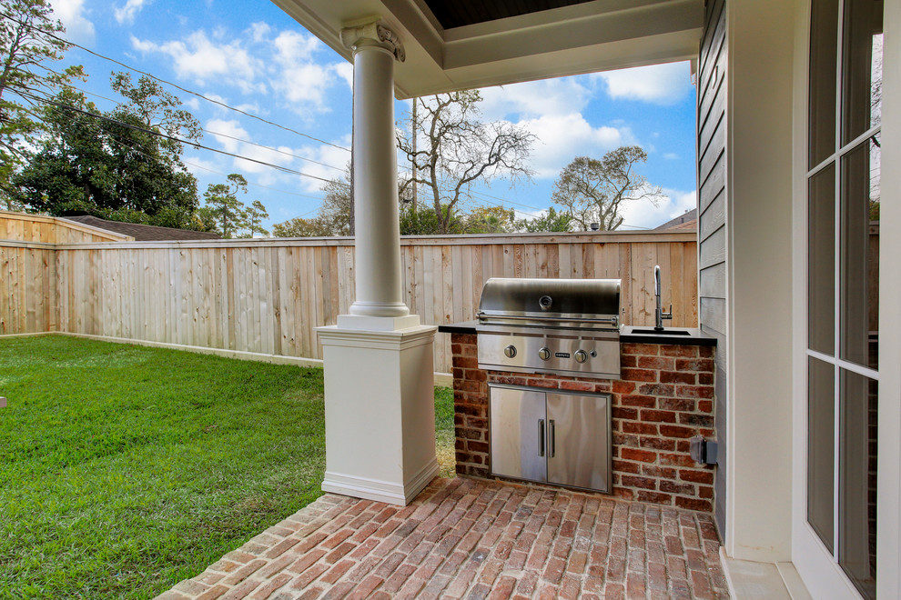 Example of a transitional home design design in Houston