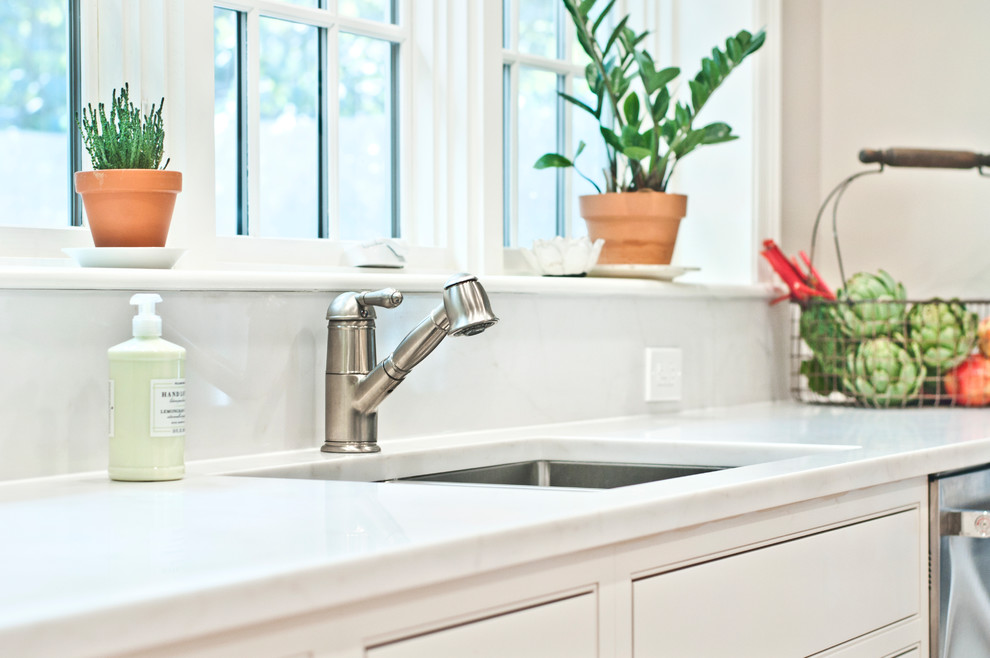 Inspiration for a transitional kitchen remodel in Nashville