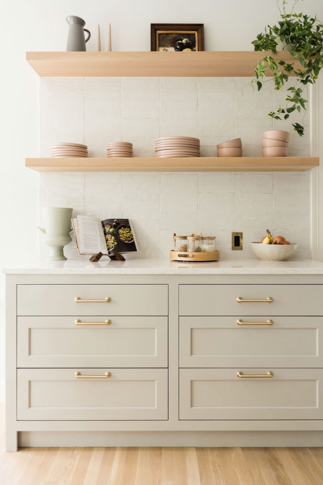 Kitchen - transitional kitchen idea in Austin