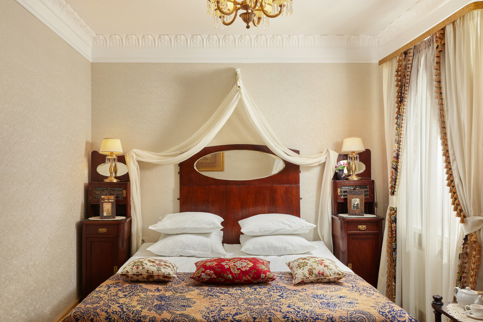 Номер в отеле. Русский Стиль