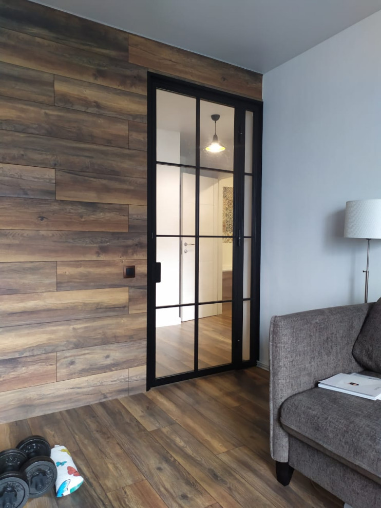 Лофт перегородка с распашной дверью