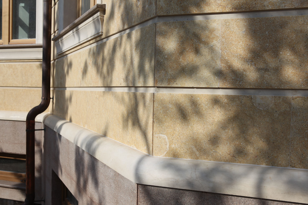 Облицовка природным камнем фасада №15