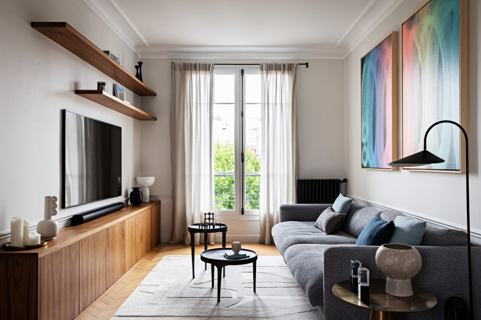 This is an example of a contemporary living room in Paris.