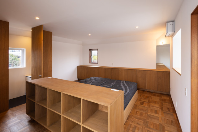 津田山の二世帯住宅（リノベーション） japanisch-modern-schlafzimmer