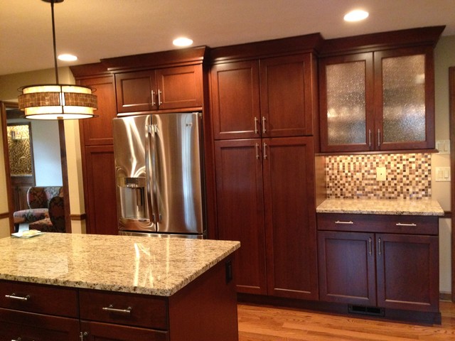 Kitchen With Textured Glass Cabinet Doors Traditional Kitchen