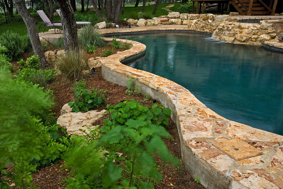Mid-sized mountain style home design photo