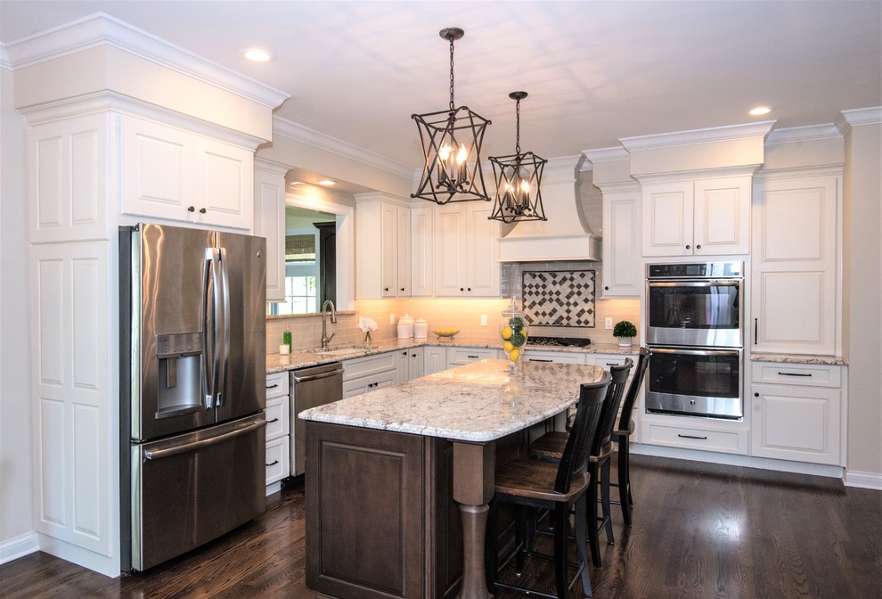 Kitchen - transitional kitchen idea in St Louis