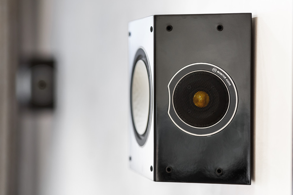 Домашний кинотеатр в небольшой комнате