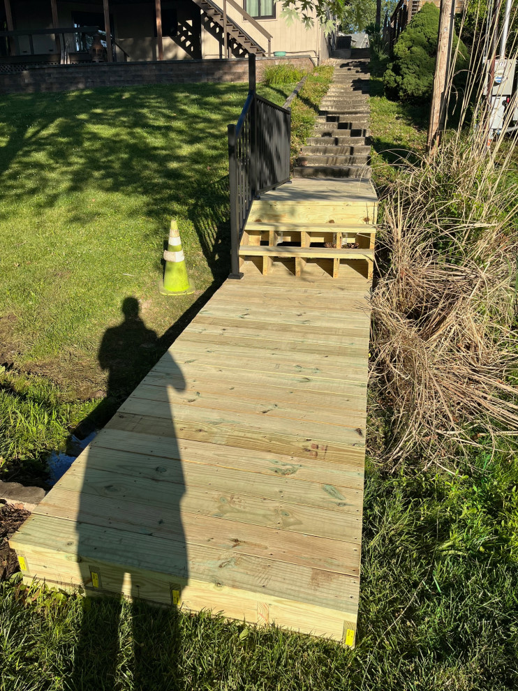 Ramp/Stair Building in Lake Waukomis, MO
