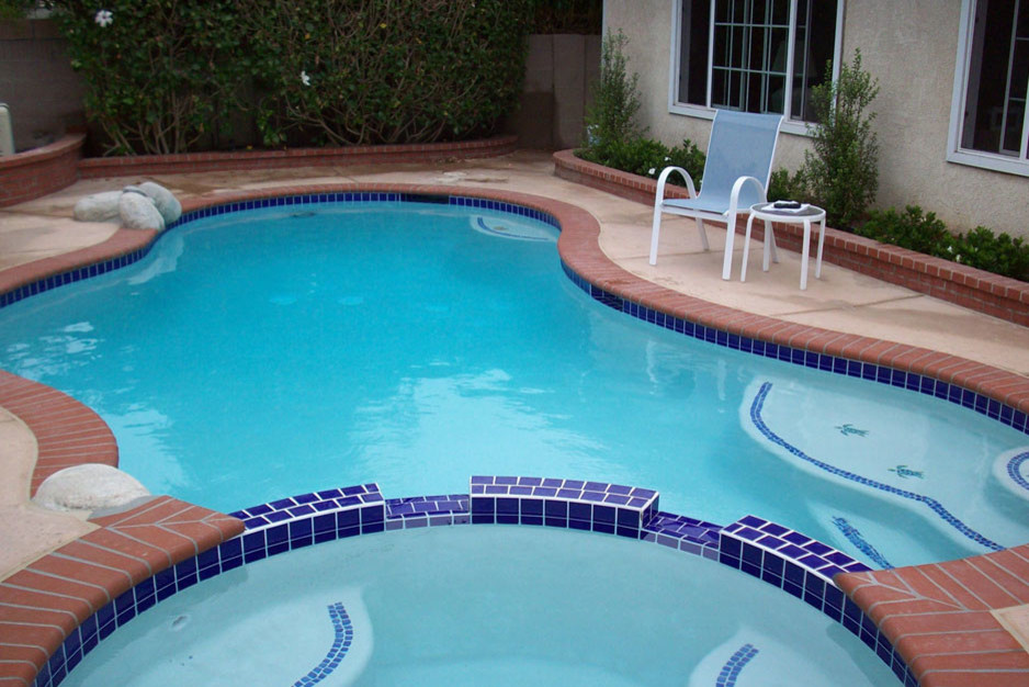 Inspiration for a traditional pool in Orange County.