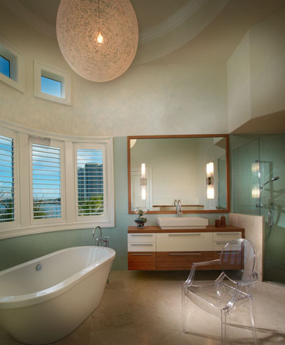 This is an example of a mid-sized contemporary master bathroom in Miami.
