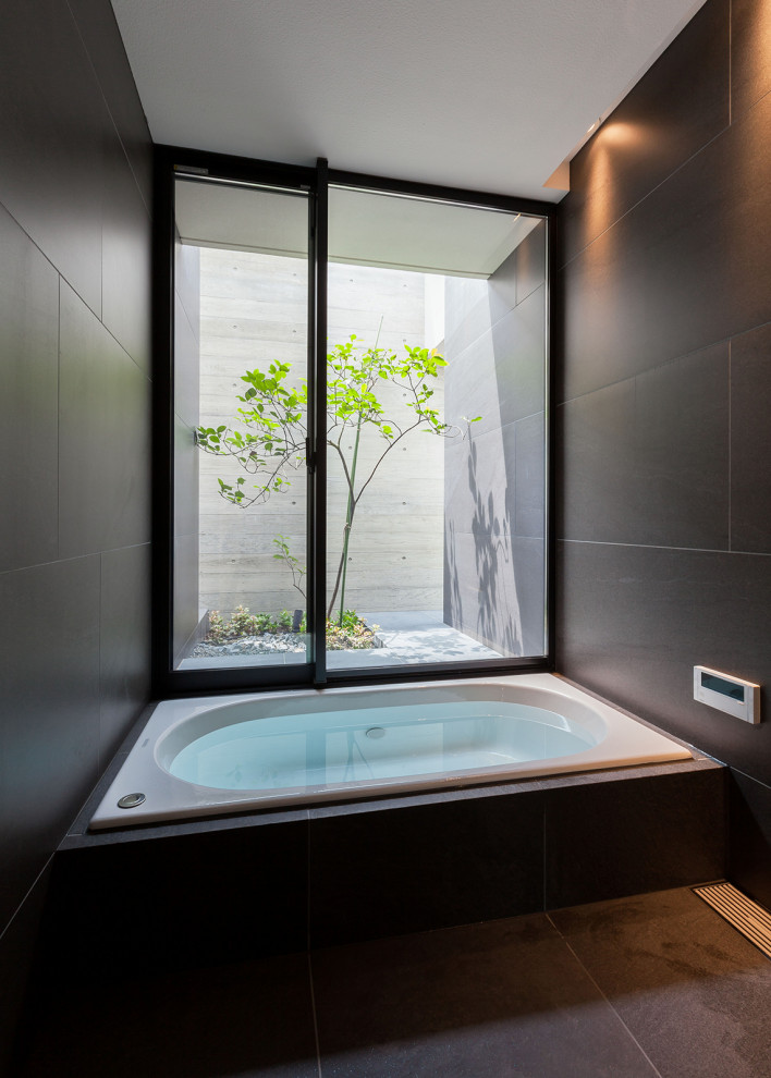名古屋にあるモダンスタイルのおしゃれな浴室の写真