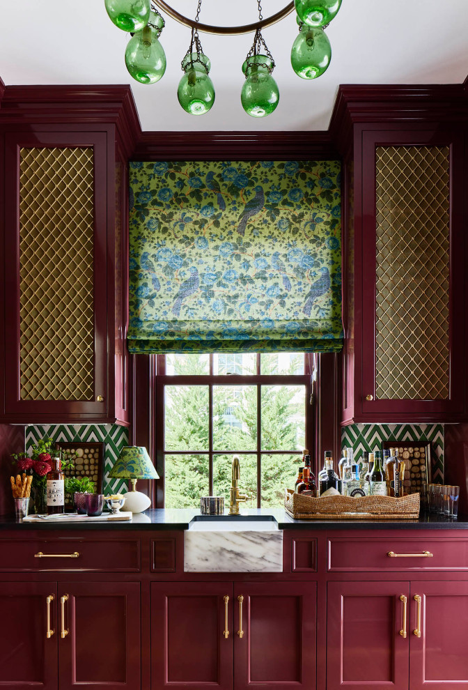 Rye Colonial - Example of a classic single-wall home bar design in New York with an integrated sink, shaker cabinets and black countertops