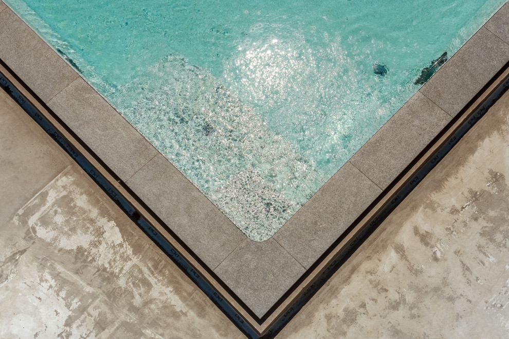 Бассейн в процессе реализации.