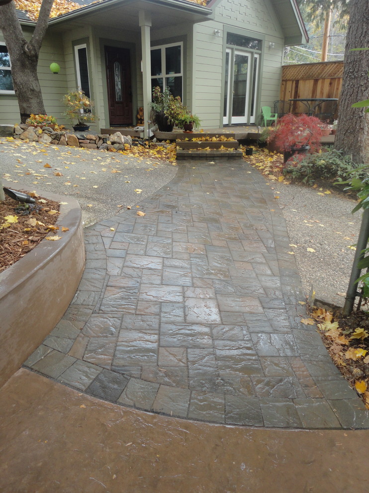 Design ideas for a rustic landscaping in Sacramento.