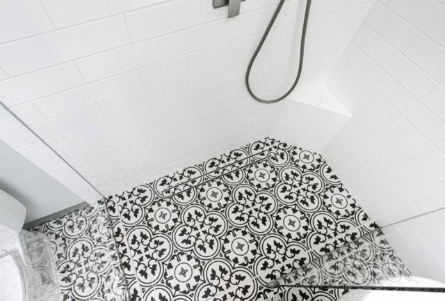 Modern Master Bathroom Remodel minimalistisch-badezimmer