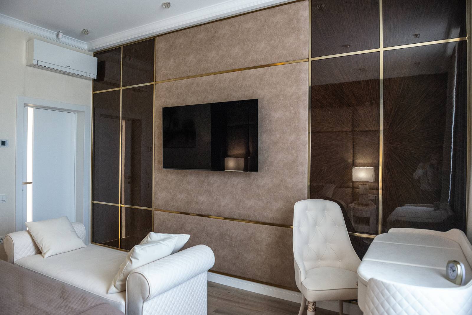 Дом с бассейном