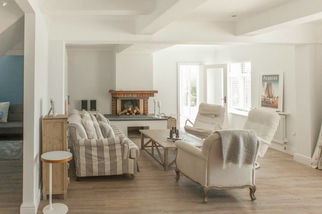 beach house beach-style-living-room
