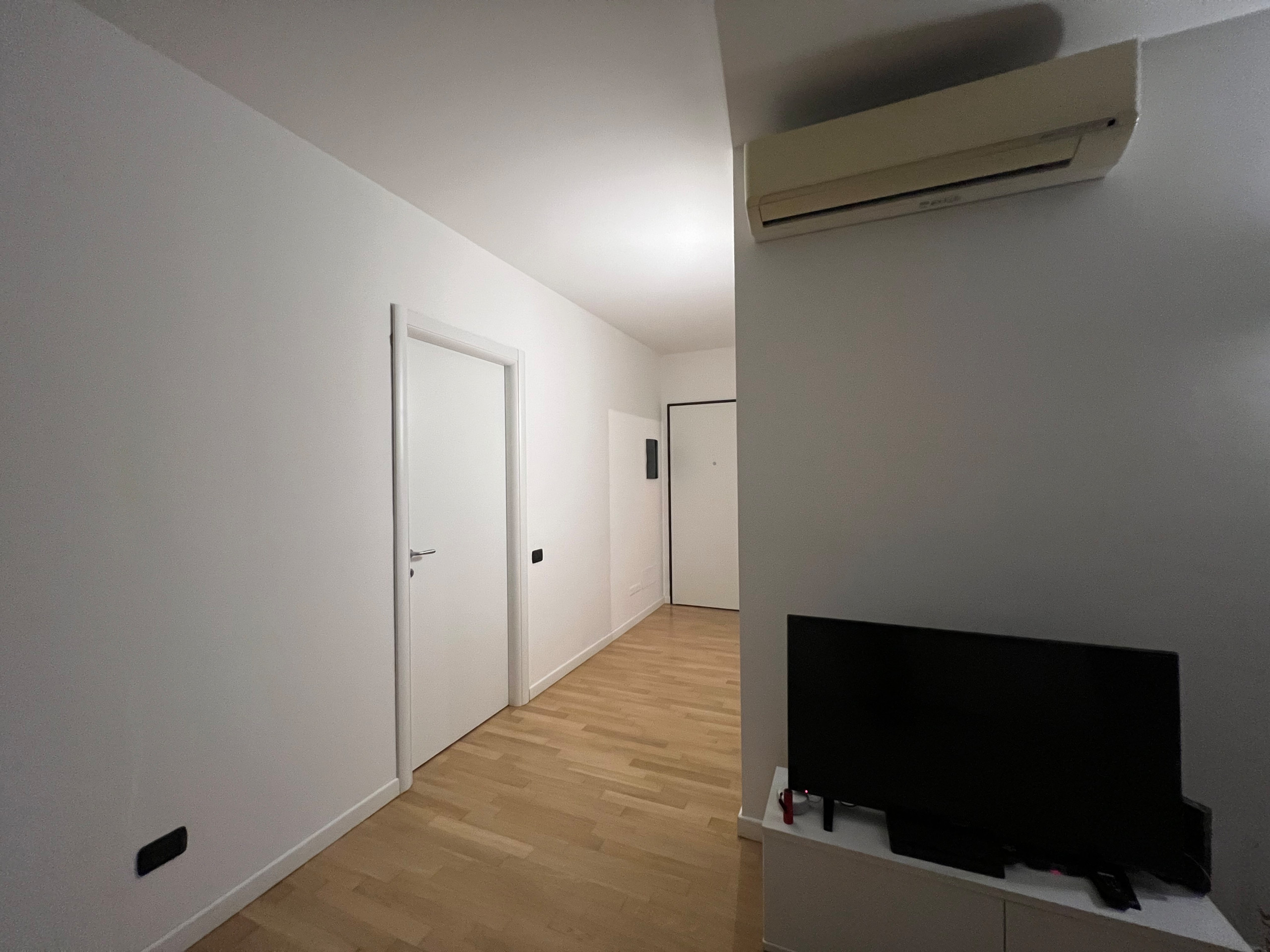 Ristrutturazione e Interior Design della Zona Giorno a Peschiera Borromeo