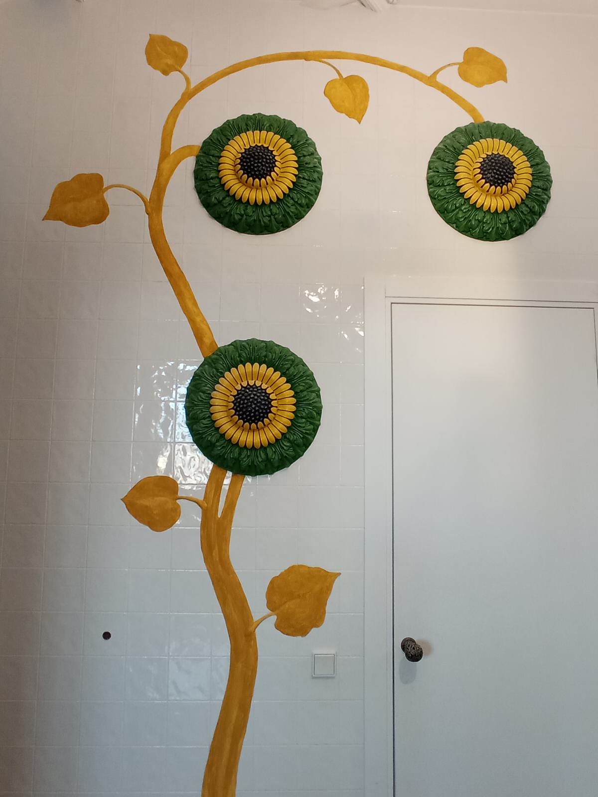 Рельефно-живописное панно в холле квартиры