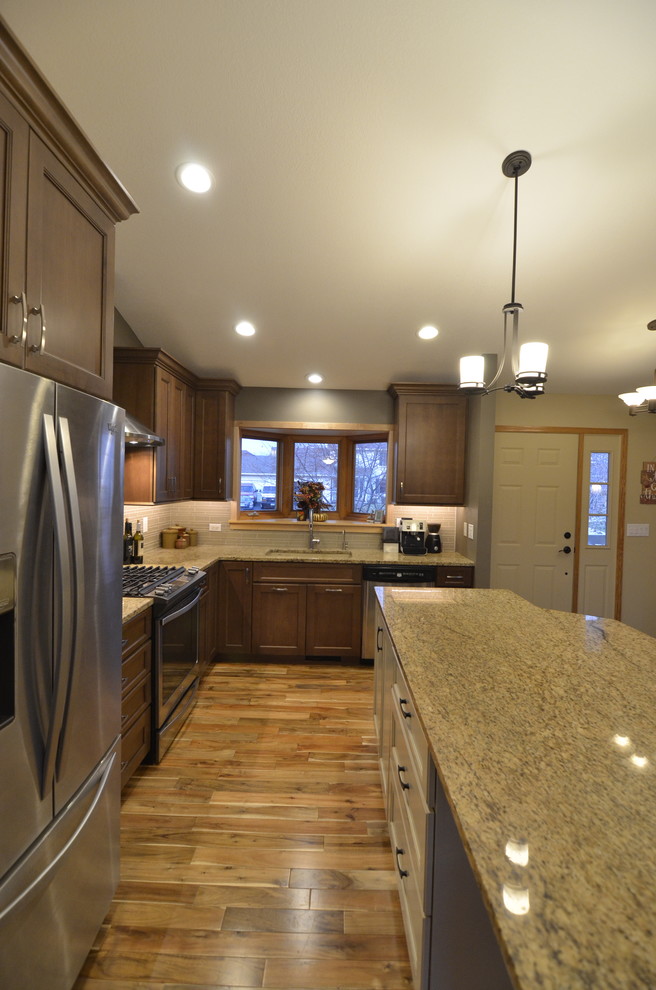 Transitional kitchen photo in Minneapolis