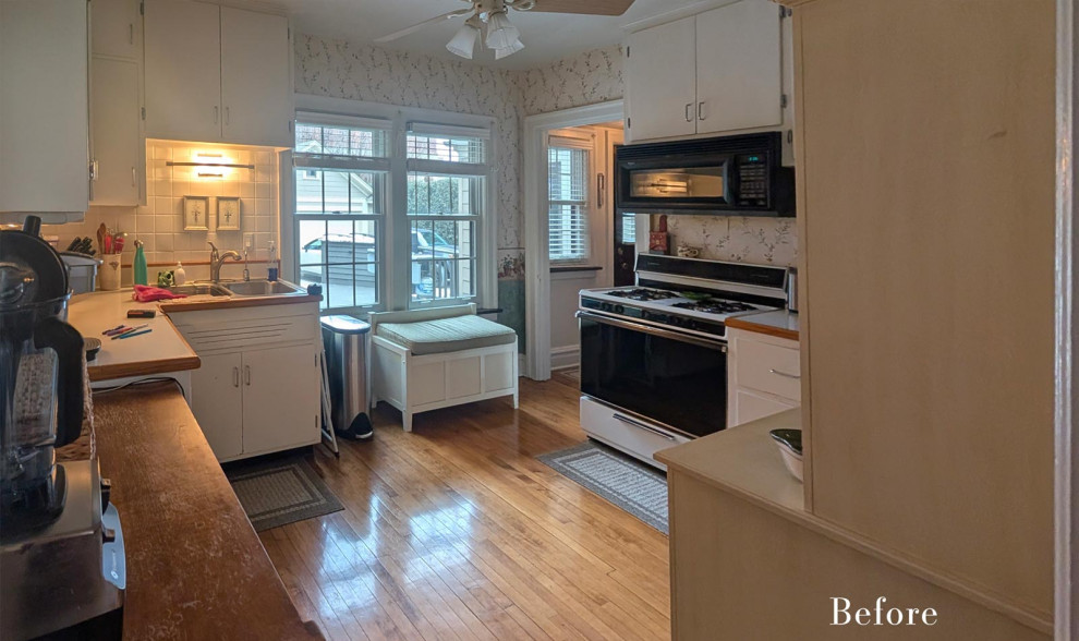 Transitional kitchen photo in Chicago