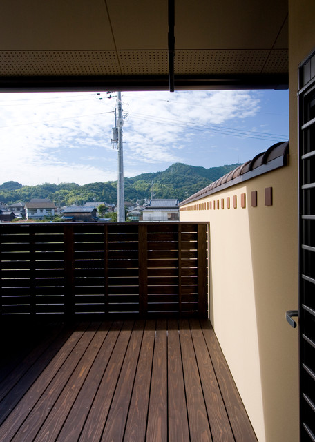 アジアンテイストの家 asiatico-terraza-y-balcon