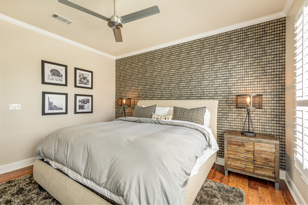 Design ideas for a mid-sized transitional guest bedroom in Austin with beige walls and medium hardwood floors.