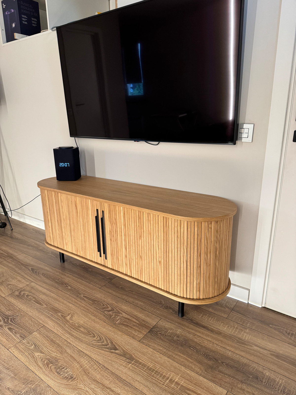 Реечная тумба для ТВ