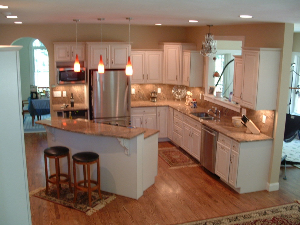 Inspiration for a traditional kitchen in Boston.