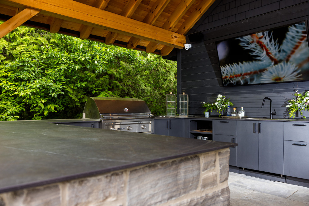 Patio - patio idea in Toronto