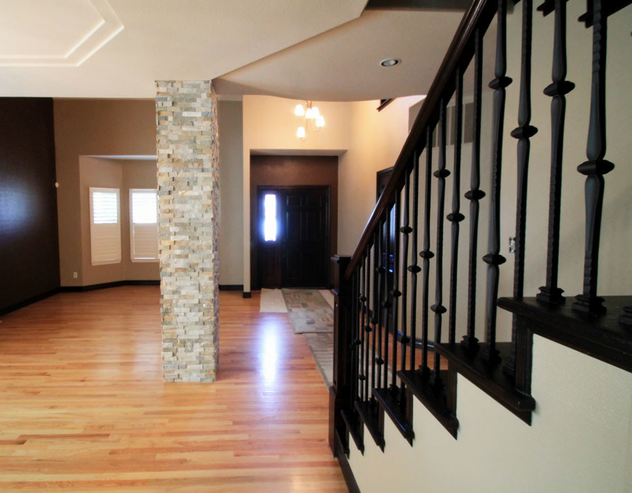 Mountain style home design photo in Denver