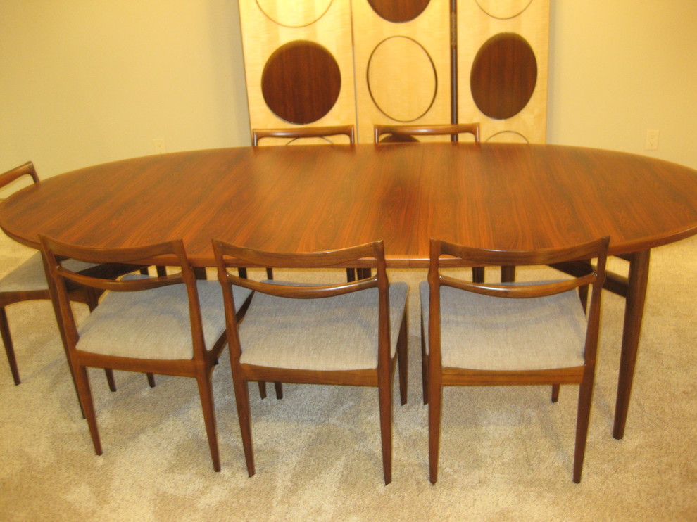 Inspiration for a transitional dining room remodel in Chicago