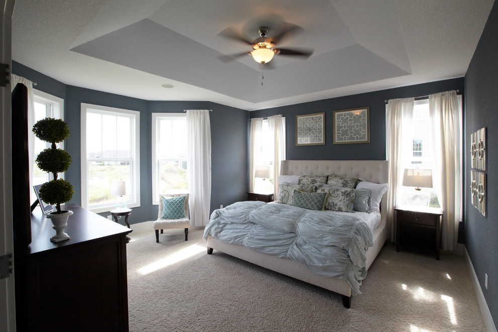 This is an example of a traditional bedroom in Milwaukee.
