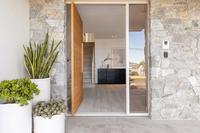 White House contemporary-entrance
