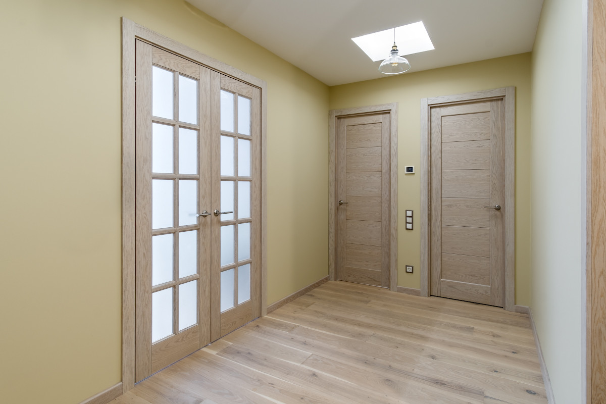 Двери натурального цвета