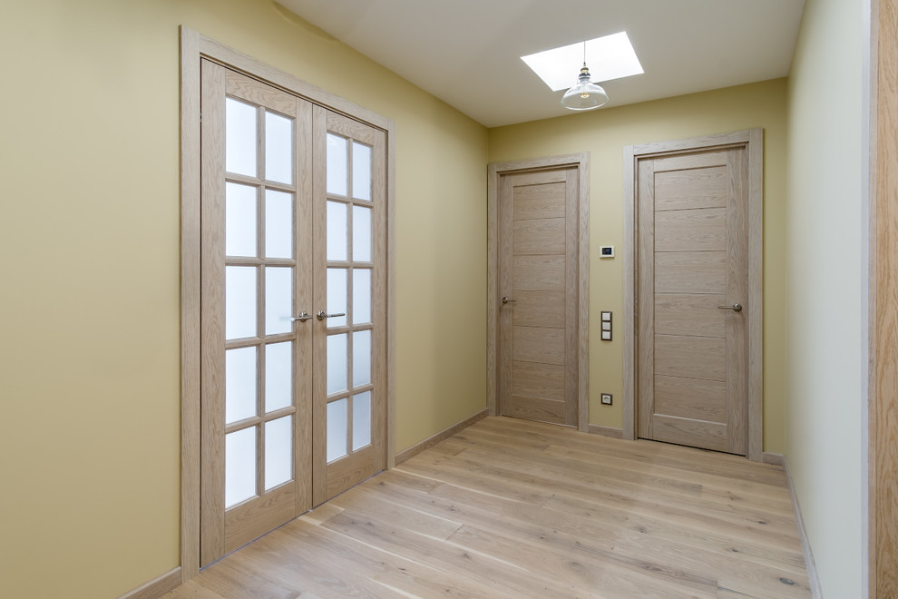 Двери натурального цвета