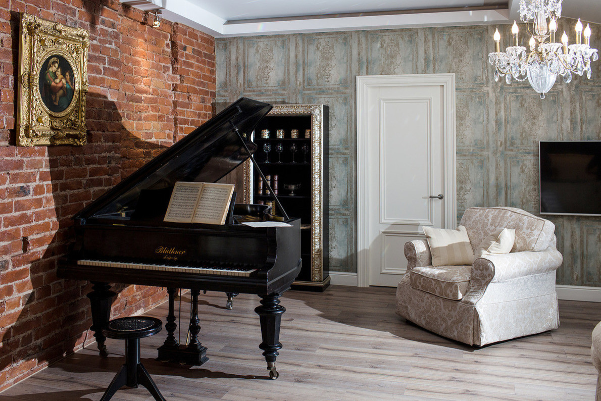 Чердак на Исаакиевской площади или квартира для одной девушки