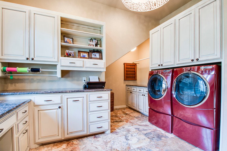 This is an example of a country laundry room in Dallas.