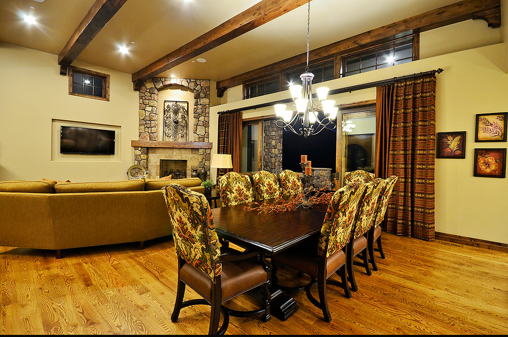 Example of a transitional home design design in Denver
