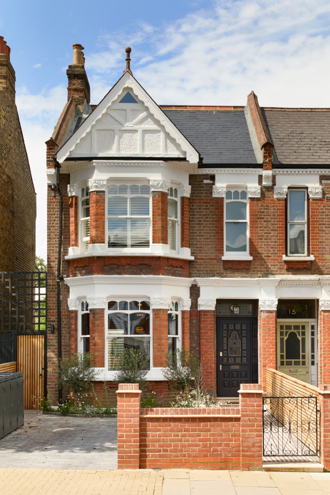 Design ideas for a traditional house exterior in London.
