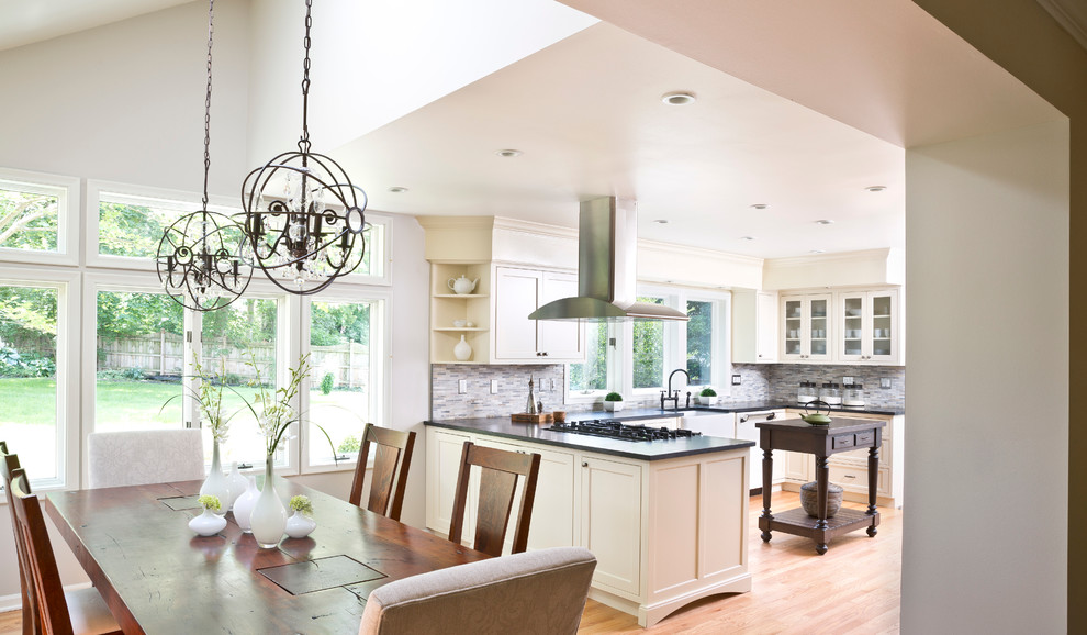 Inspiration for a timeless kitchen remodel in Cleveland