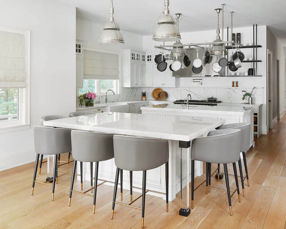 Lakehouse Lux - Example of a beach style kitchen design in Chicago